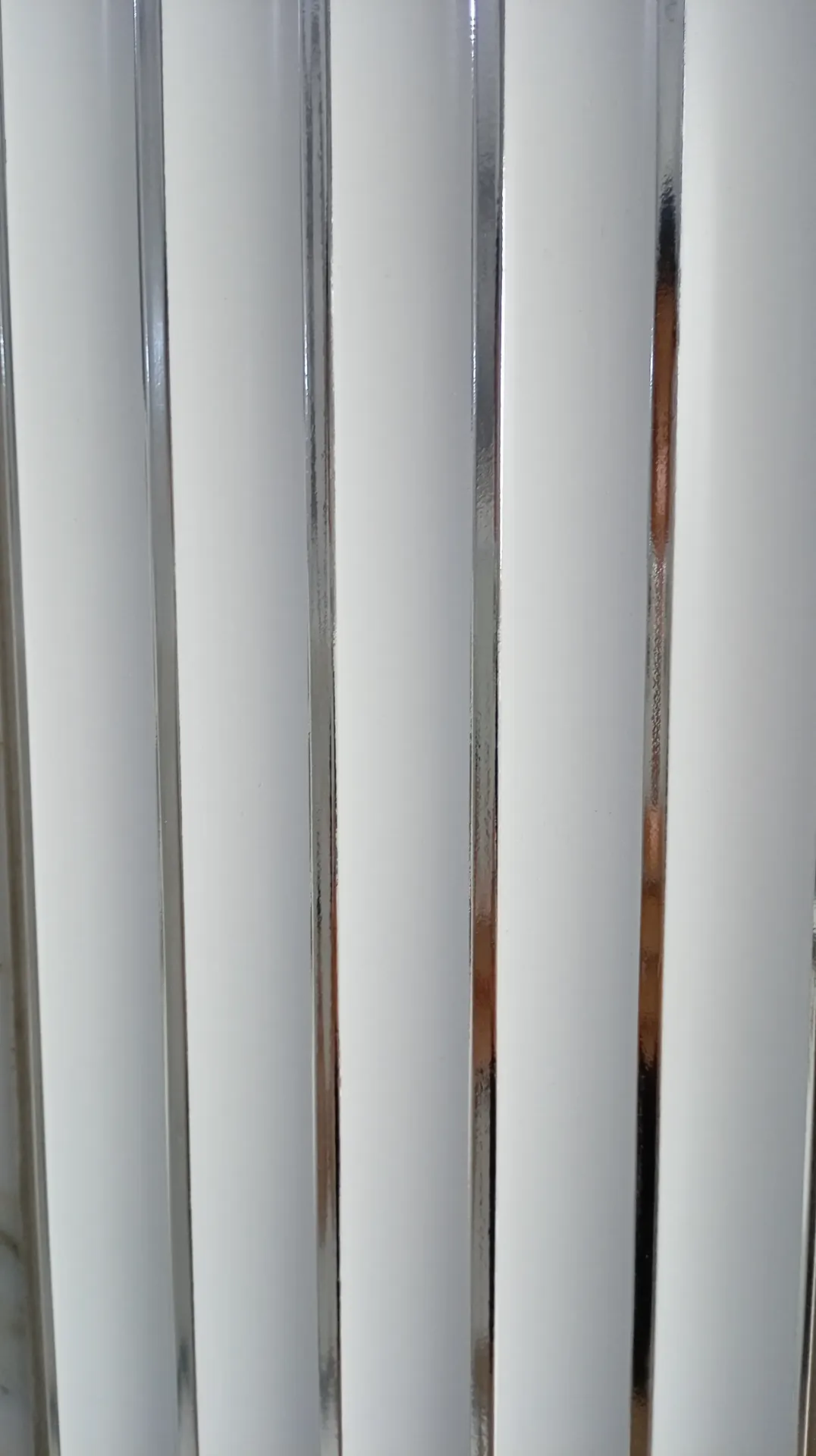 [PVC-RANURADA-003] PANEL PVC PERGOLA BLANCA-PLATEADO