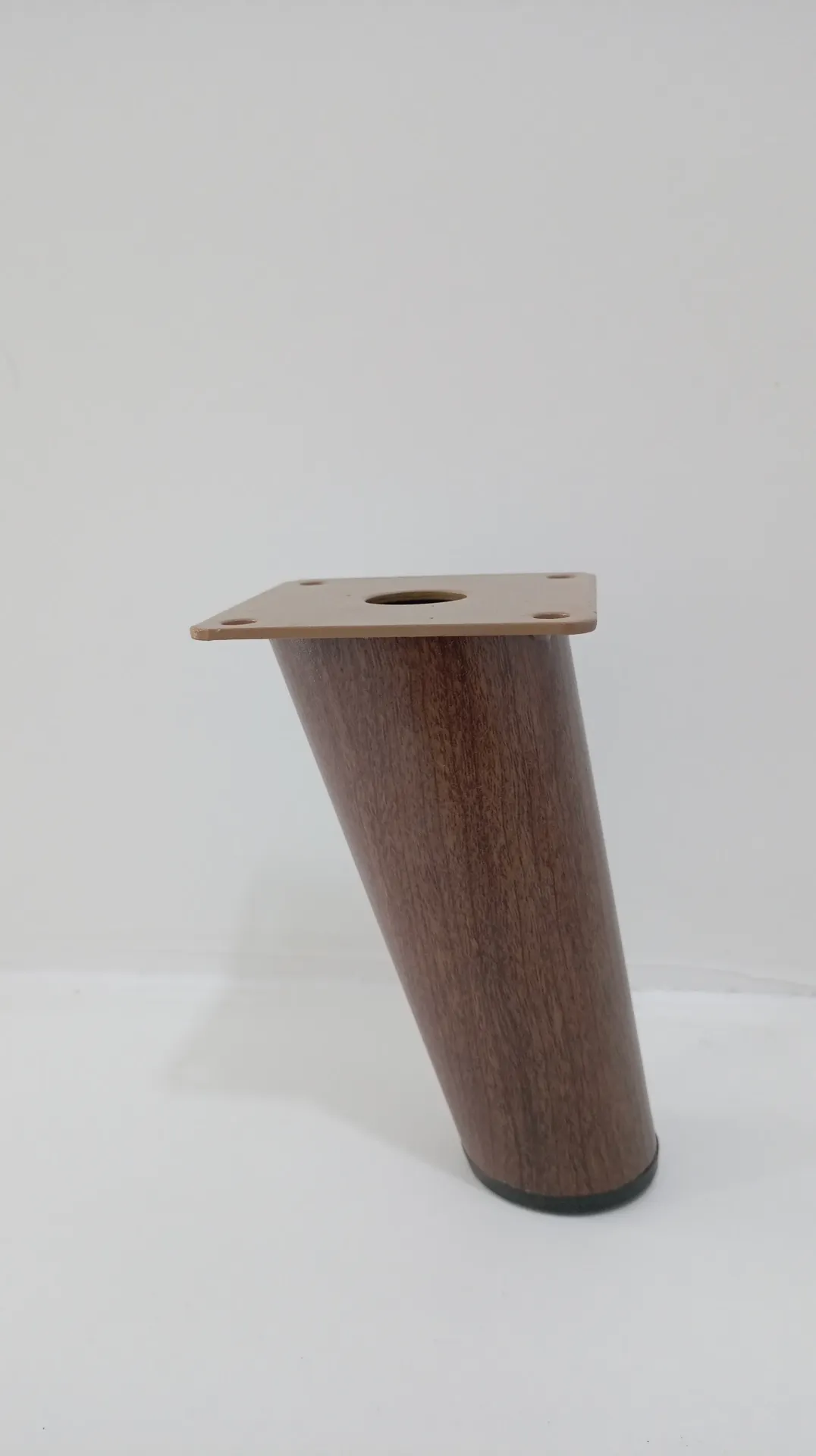 [MUE-PAT-003] PATA CONO METALICA CHOCOLATE